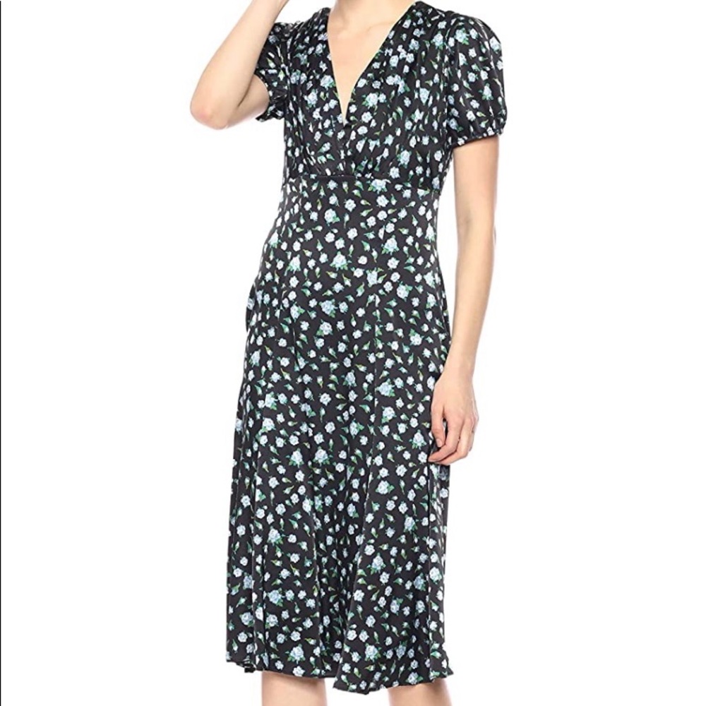 V-neck flower dress